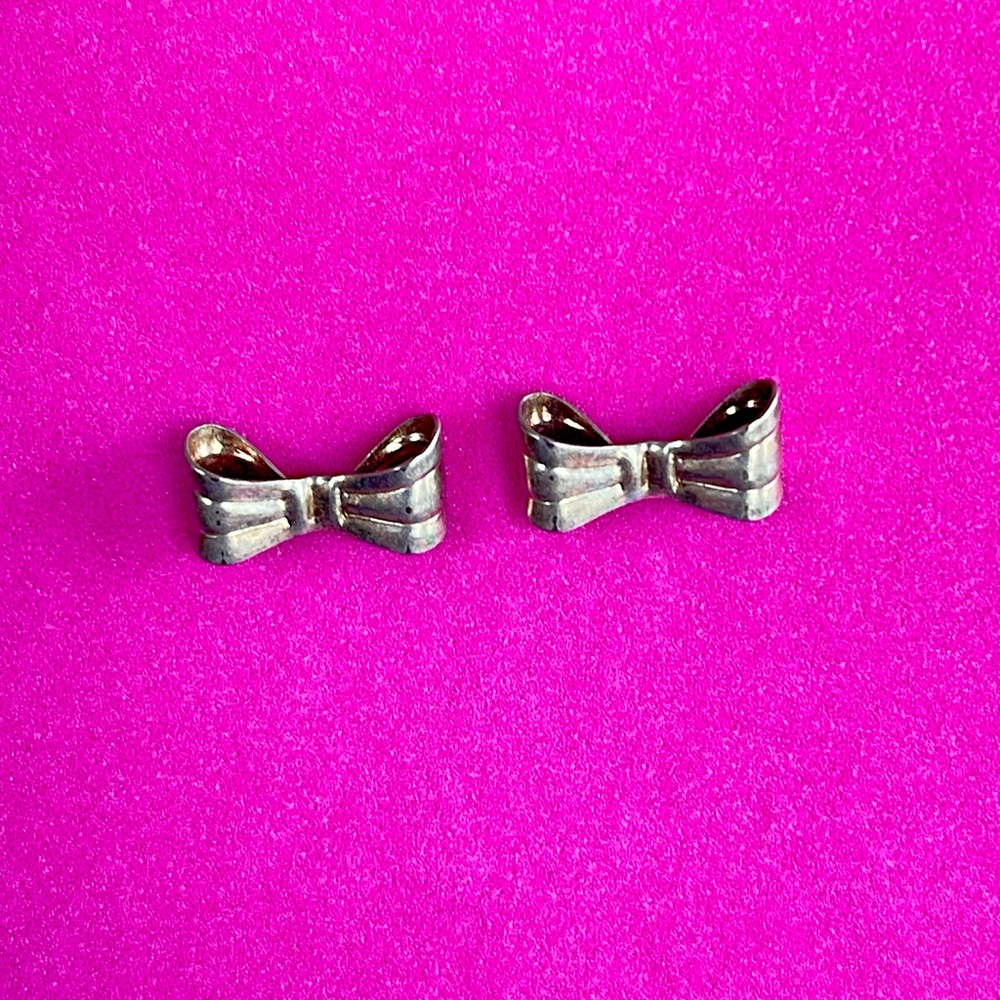 Dainty Vintage Bow Earrings 🎀